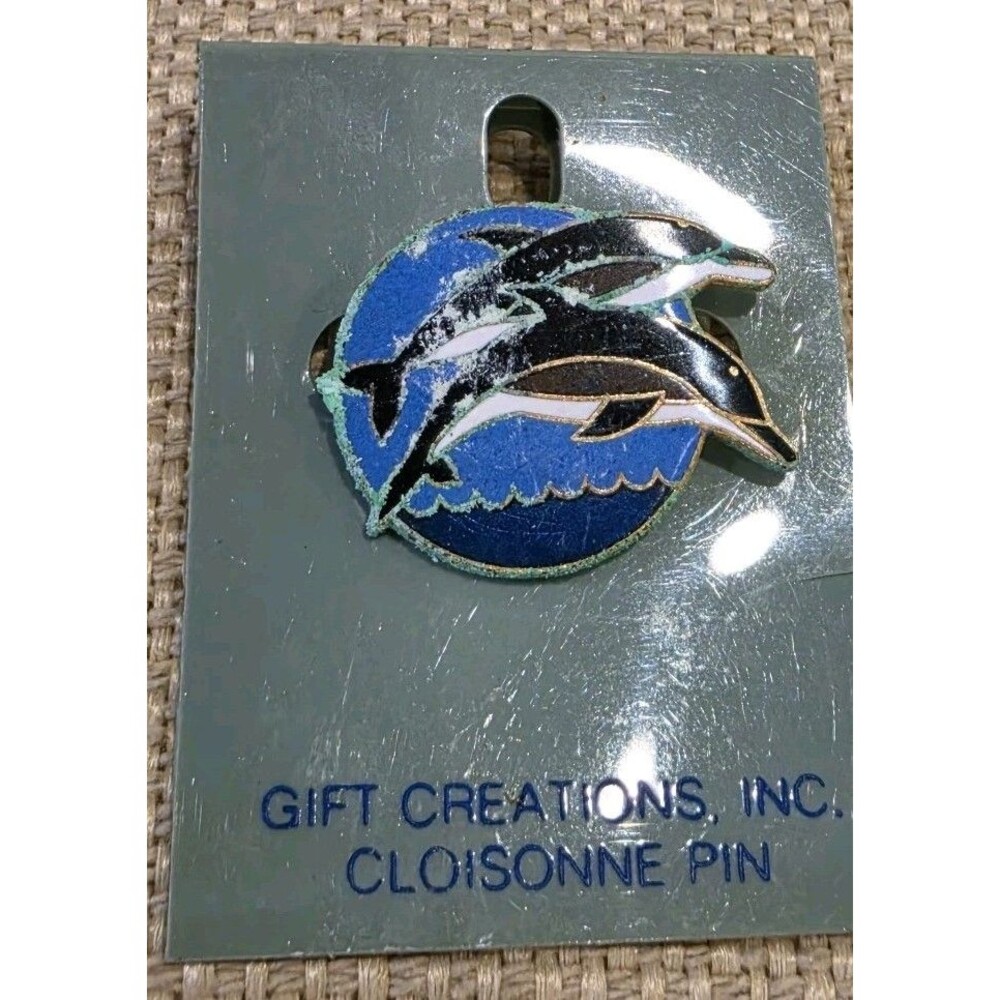 Gift Creations Inc Cloisonne Dolphin Pin Round Blue Black White Enamel